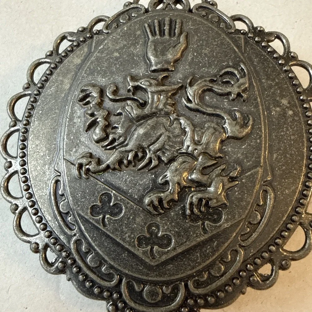 Twilight Saga Cullen Family Crest Belt Buckle Summit Entertainment Pewter Tone
